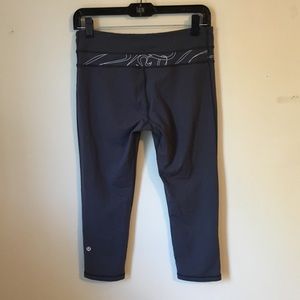 Lulu Lemon Gray Reversible mid-calf leggings